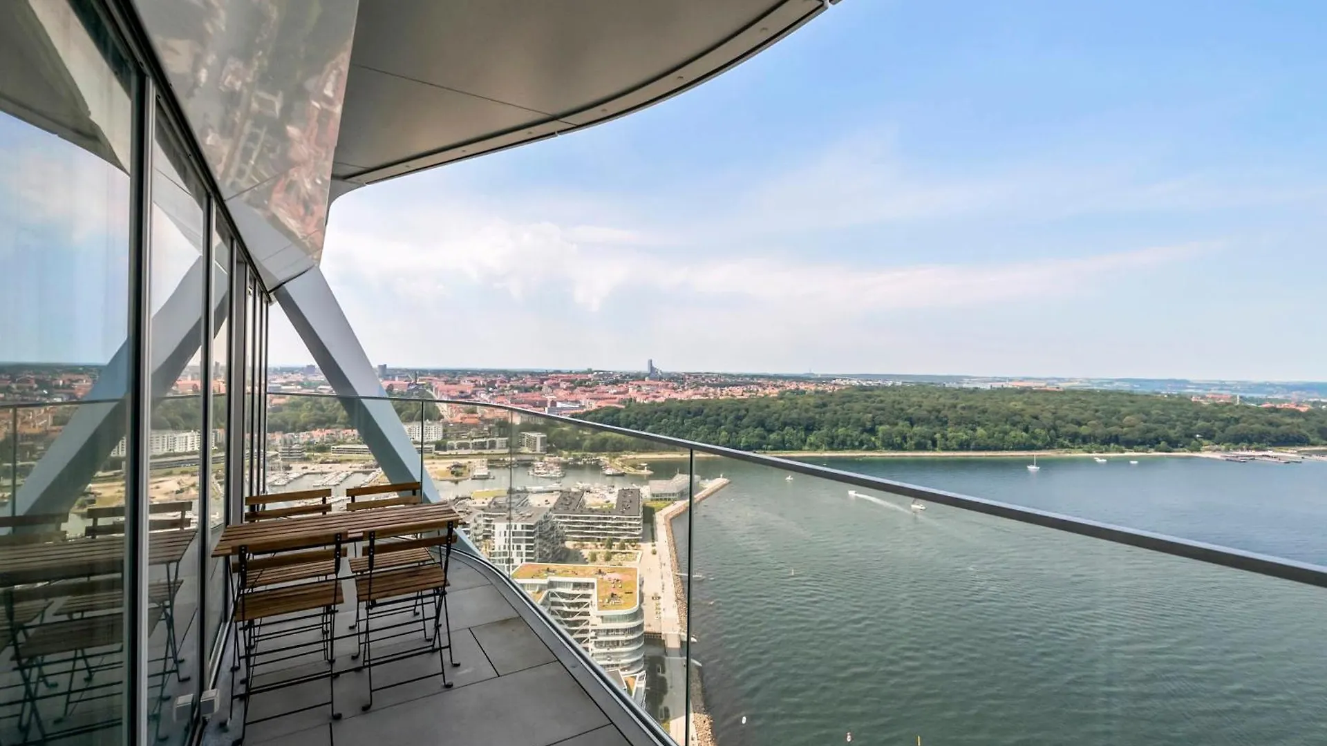 Penthouse Suite On 35Th Floor Århus